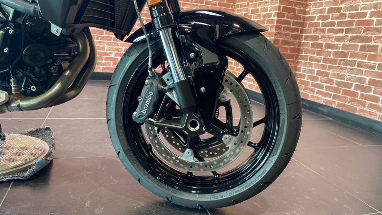 BMW F900 R